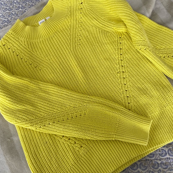 GAP knit sweater , yellow shade NWNT - Picture 13 of 14